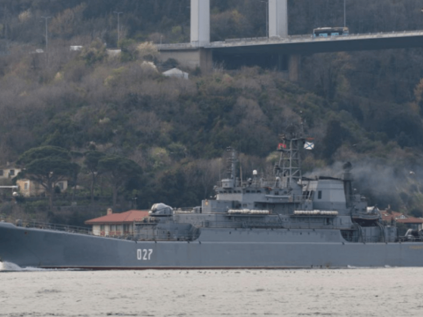 Tensionet me Ukrainën, Rusia dërgon luftanije në Detin e Zi përmes Bosforit të Turqisë
