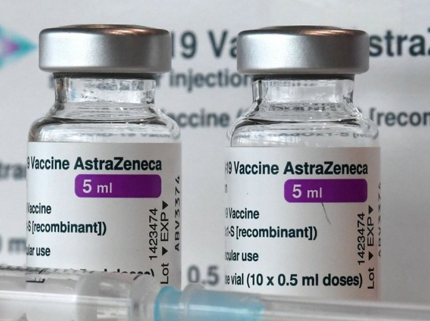 Morën vaksinën AstraZeneca, nëntë persona alarmojnë autoritetet shëndetësore, ja çfarë kanë pësuar
