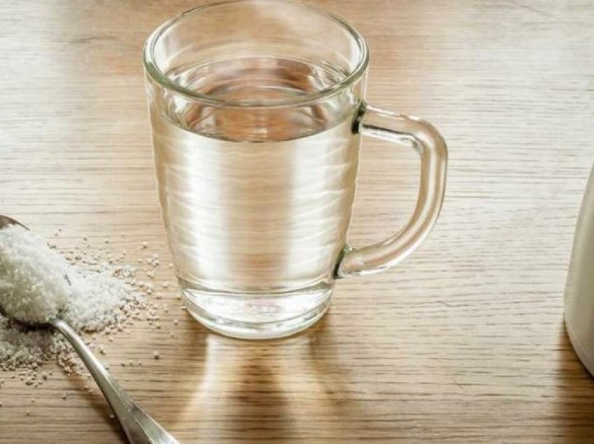 5 arsye pse uji me kripë funksionon si ilaç për trupin e njeriut 