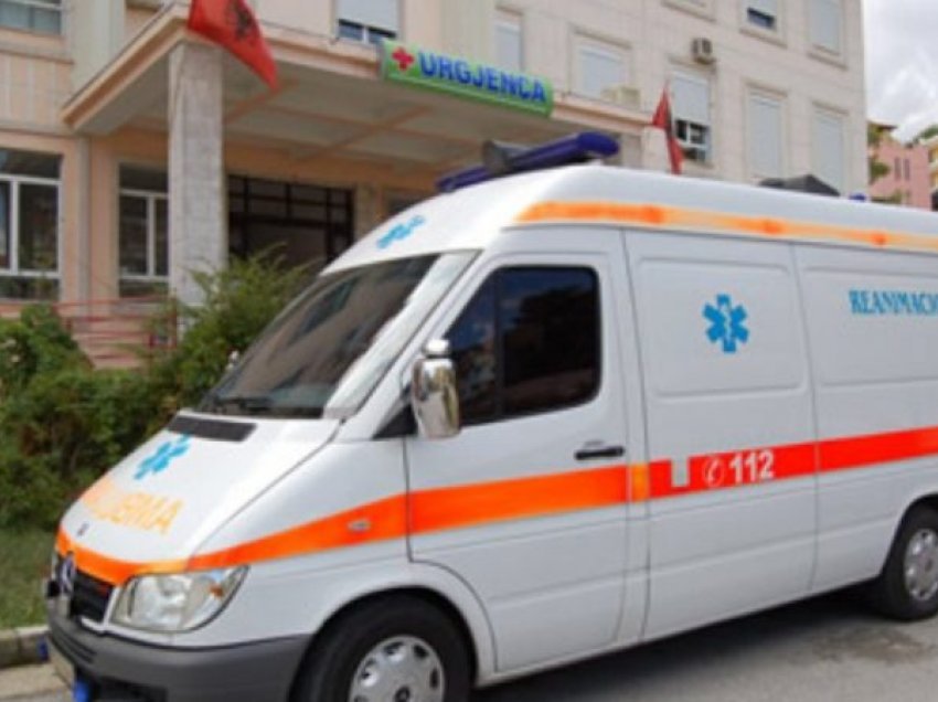 Aksident në Bulqizë, automjeti përplas gruan me fëmijën, pritet transportimi me helikopter në Tiranë