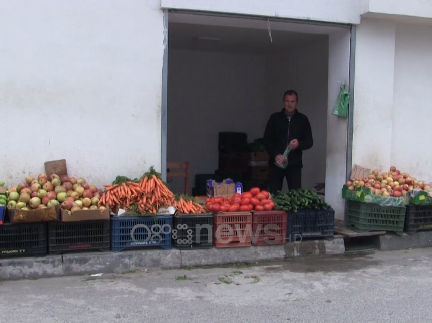 Tregtarët në Elbasan ankohen për mungesën e shitjeve: Papunësi e madhe, mbetet malli stok