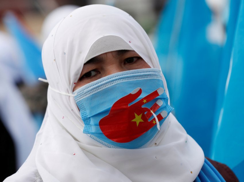 HRW akuzon Kinën për krime kundër njerëzimit në Ksinjiang