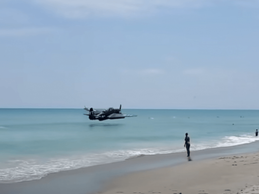 Aeroplani i Luftës së Dytë Botërore bëri ulje emergjente në plazhin e Floridas