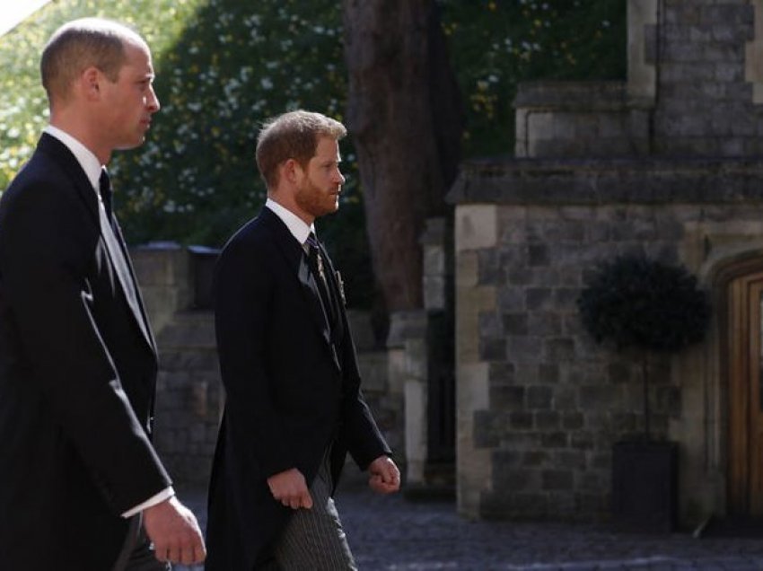Harry dhe William e rregulluan marrëdhënien e tyre gjatë funeralit të Princit Philip?