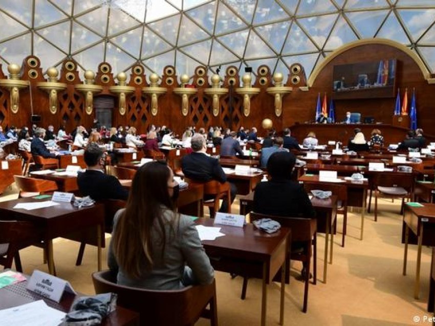 Inspektorati i Punës: Nuk ka parregullsi në pjesëmarrjen e deputetëve të infektuar në Kuvend