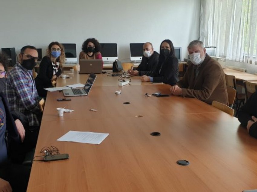 Fakulteti i Arteve i Universitetit të Tetovës realizoi takim online me maturantët e RMV-së
