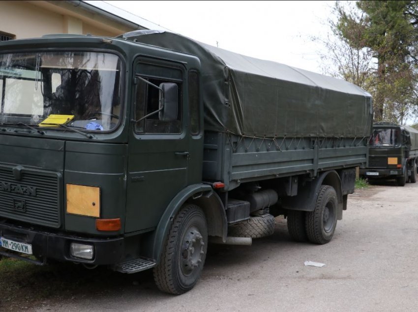  U shpërndanë me kamionë të ushtrisë/ Materialet zgjedhore mbërrijnë në disa qarqe të vendit