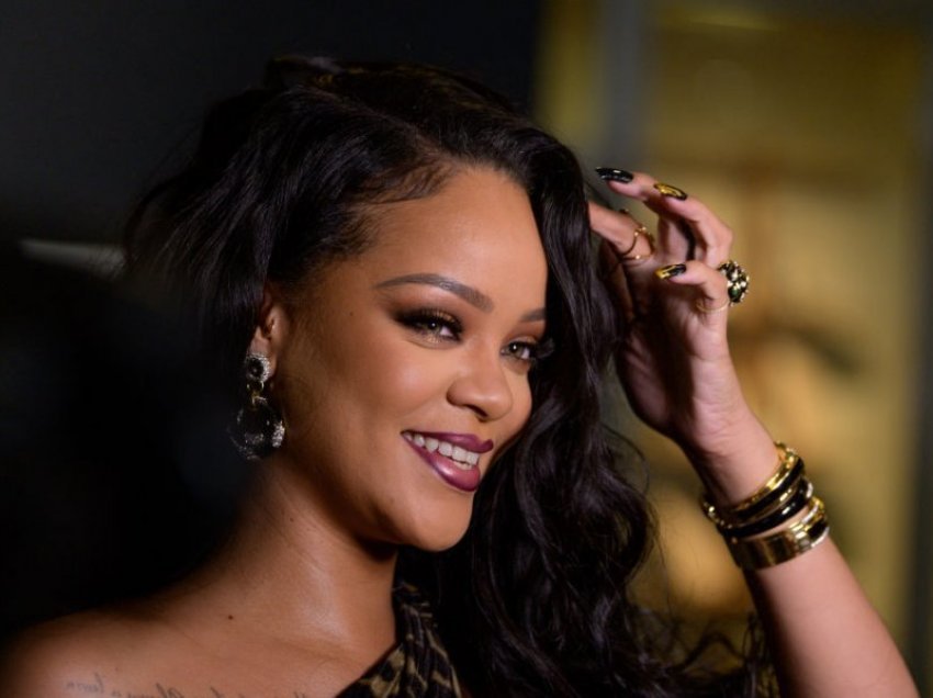 Këngëtari shqiptar takon Rihanna-n 