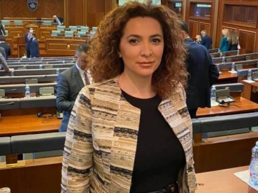 Kandidate për kryetare në zgjedhjet lokale, flet Albena Reshitaj