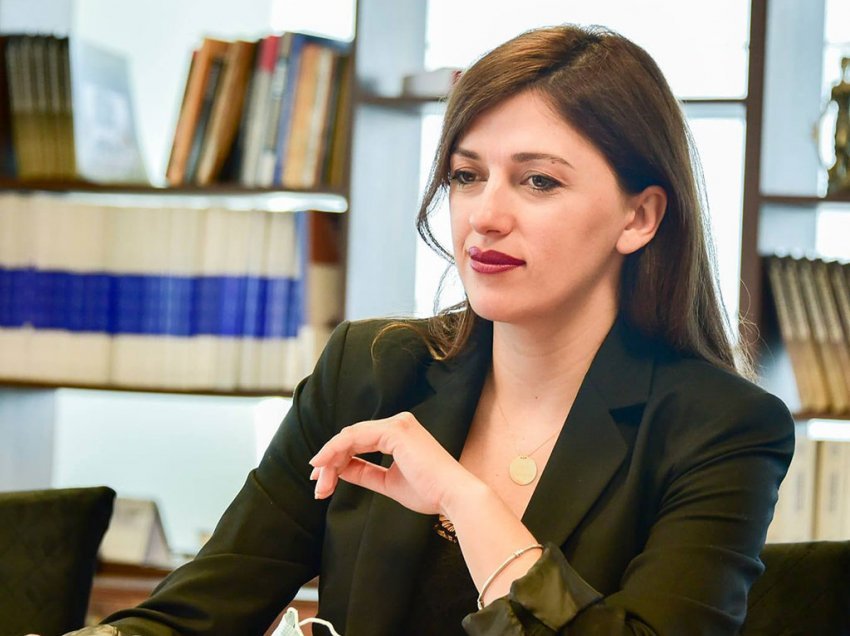 Albulena Haxhiu: Adresimi i krimeve të luftës është prioritet i Qeverisë Kurti