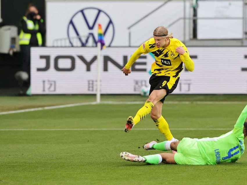 Dortmundi me një lojtar me pak fiton derbin në ' Volkswagen Arena'