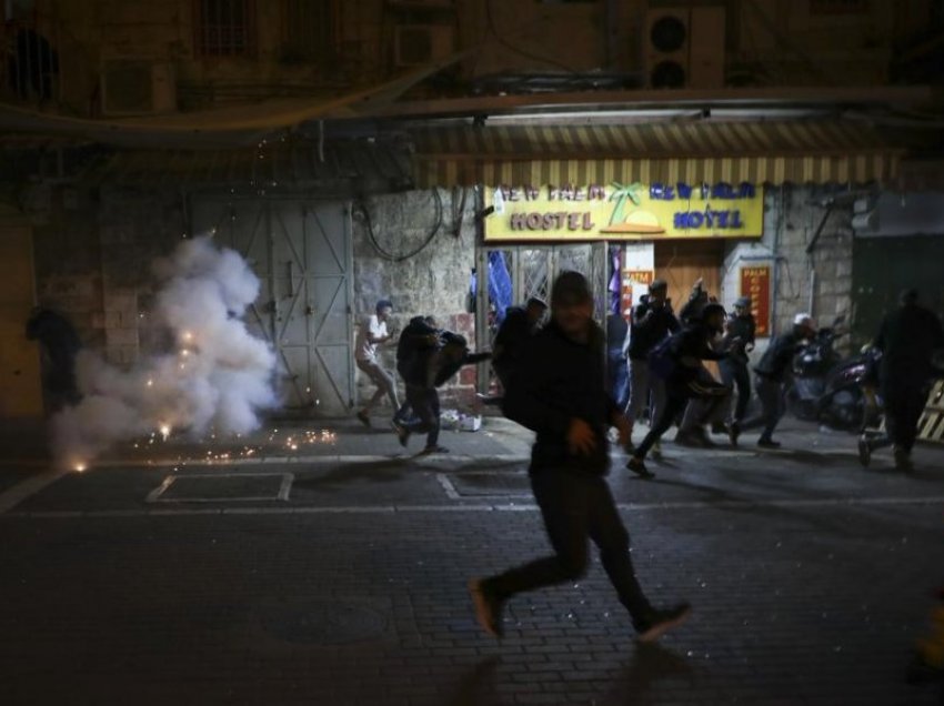 Vazhdojnë përplasjet e palestinezëve me Policinë në Jerusalem