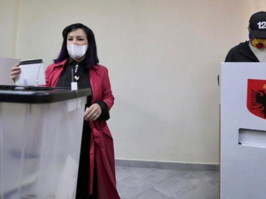 Veshja e veçantë e gruas së Edi Ramës për zgjedhjet nacionale