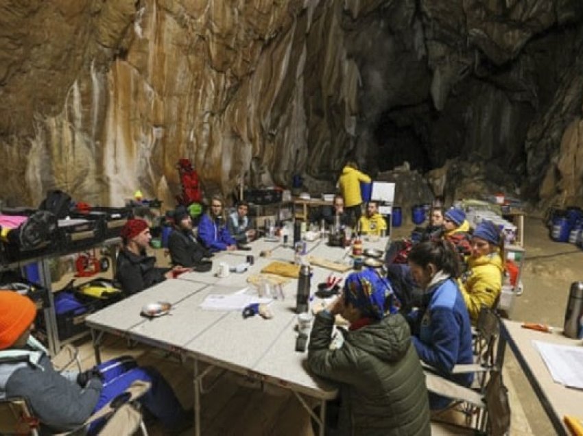 ​Pjesëmarrësit në eksperimentin e Deep Time dalin nga shpella pas 40 ditëve në izolim