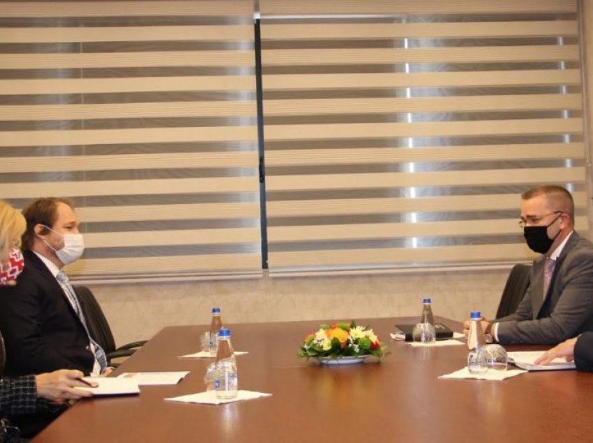 Guvernatori Mehmeti takoi shefin e Zyrës Ndërlidhëse sllovake