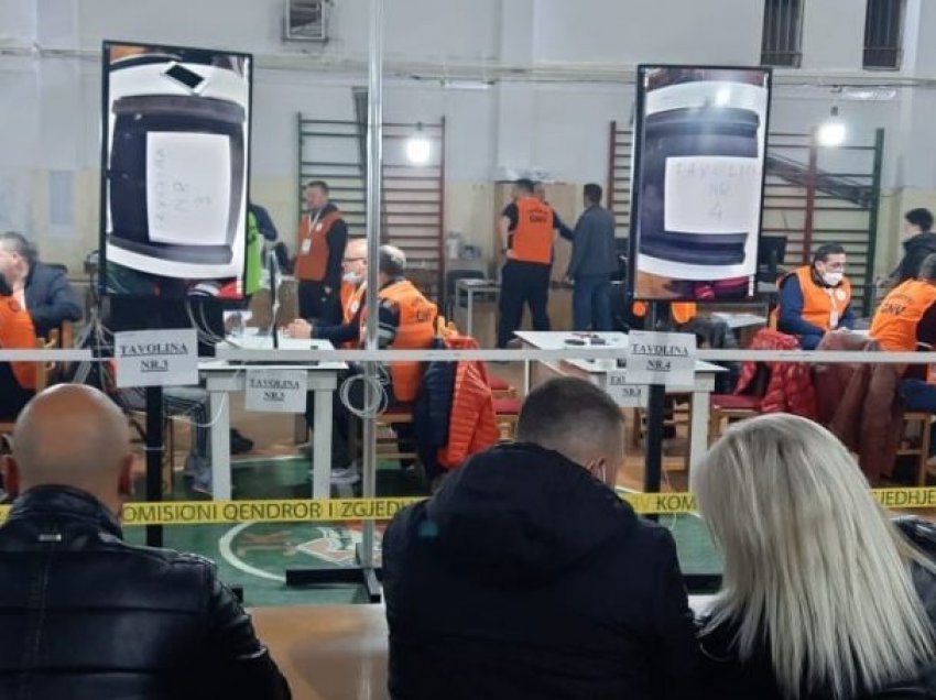 VOA: Numërimi i votave në Qarkun e Gjirokastrës dhe Vlorës
