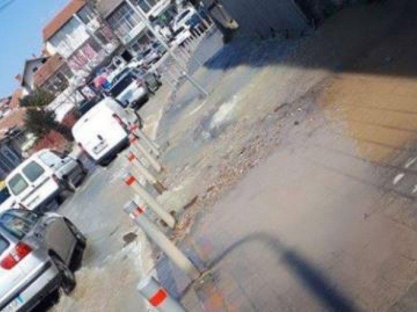 Dëmtohet gypi i ujit në rrugën e “Llapit” në Prishtinë, banorët mbesin pa ujë 