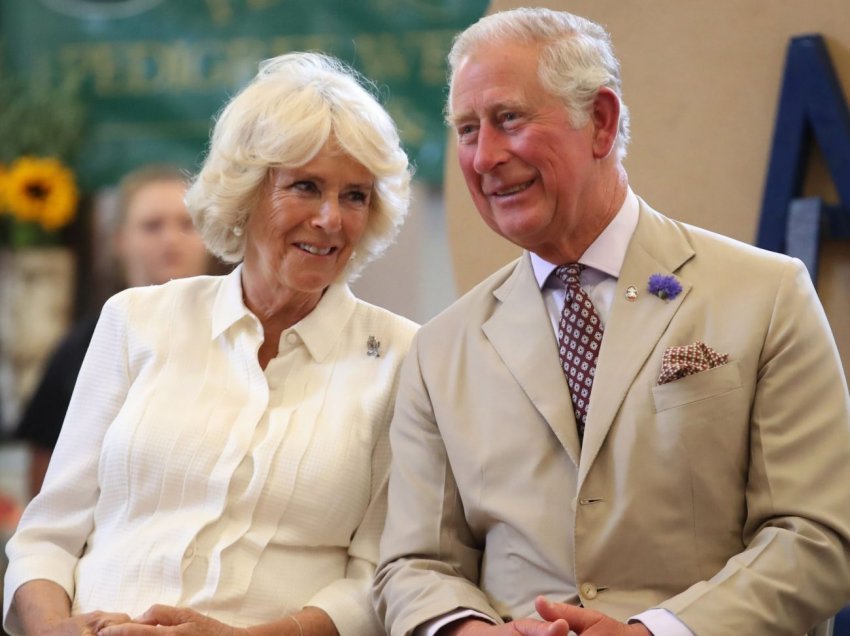 Një 55-vjeçar zbulon se është djali i fshehtë i Princit Charles dhe Camilla-s