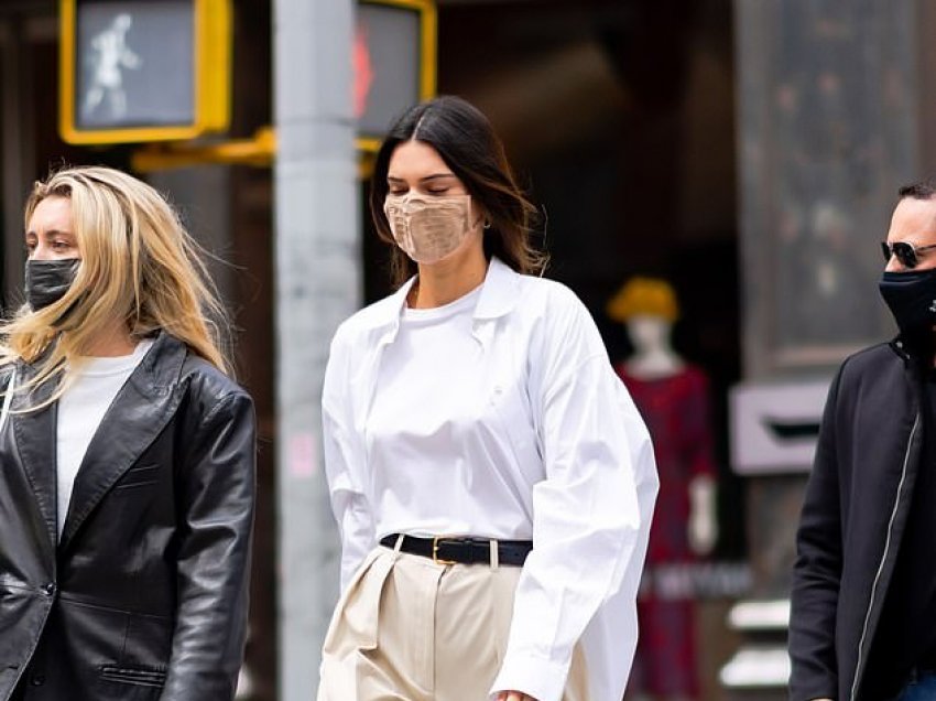 Kendall Jenner fotografohet në New York City me kombinim perfekt të veshjes