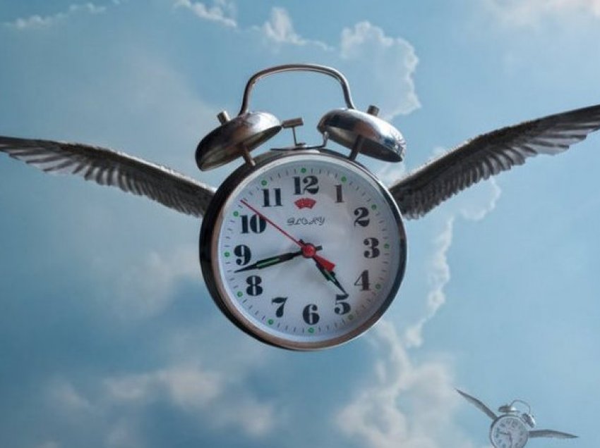 Shkencëtarët zbulojnë përgjigjen: Ja se “fluturon” koha në disa ditë, por zvarritet në të tjera