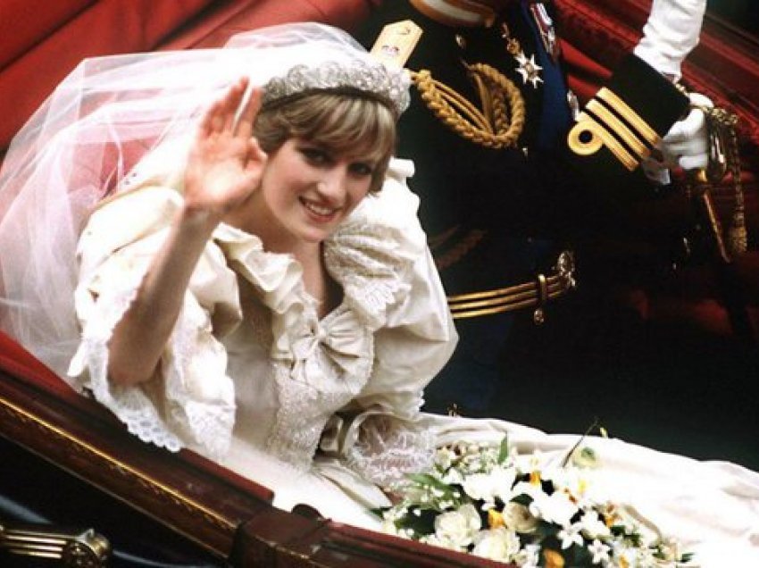 Pas 40 vitesh, fustani martesor i princeshës Diana do të shfaqet në një ekspozitë