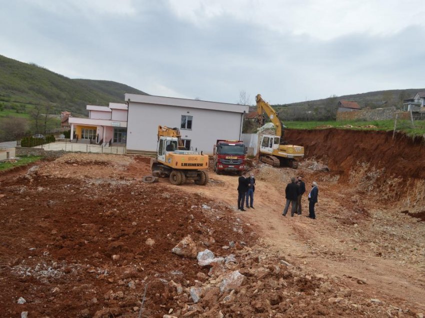 Ka filluar ndërtimi i fushës së sportit në Shkozë të Malishevës