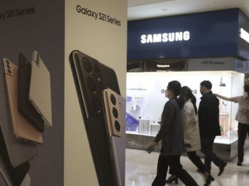 Samsung e tejkalon Apple në shitjen e telefonave inteligjentë