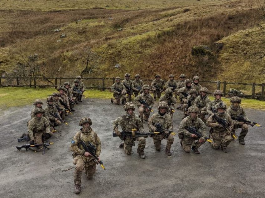 Oficeri i FSK-së përfundon Kursin e Betejës së Komandantëve të togjeve në Britani