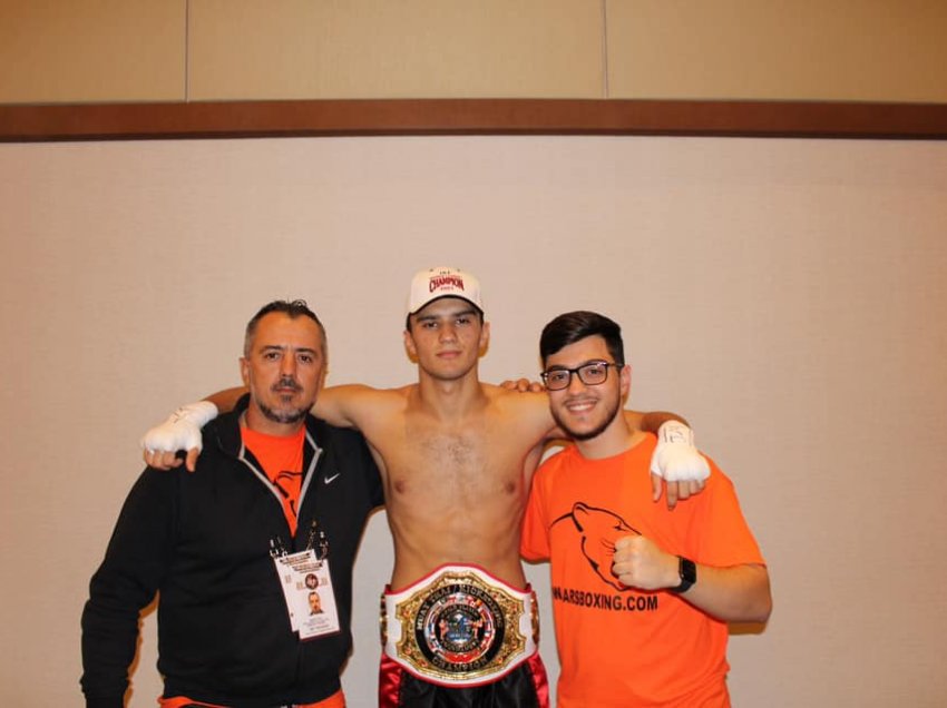 Shqiptaro-amerikani Arjan Iseni është i ranguar boksieri numër 1 për të rinjët në peshën 178 kg