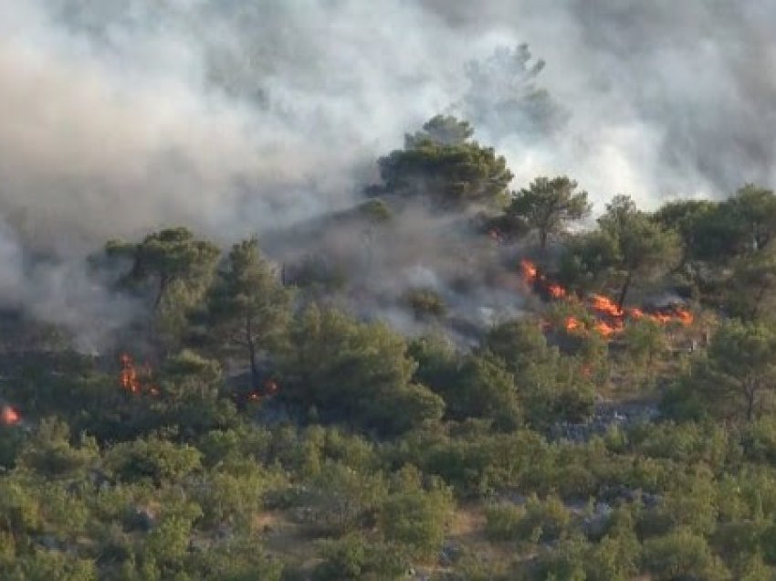 ​Zjarr i madh në afërsi të Trogir në Kroaci