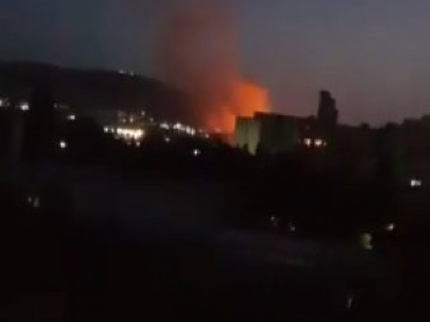 Shpërthen një zjarr i madh në Fushë Kosovë