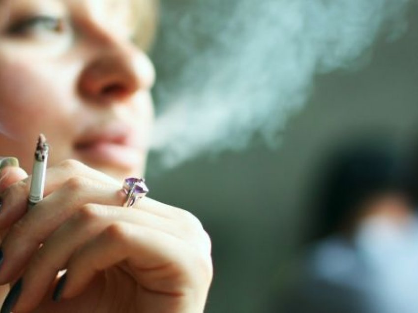 Cila janë shenjat që tymi i cigares lë në fytyrën tuaj