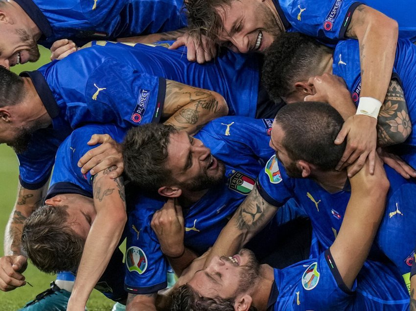 Italia ende larg kreut në renditjen FIFA