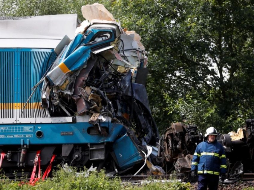 Tre të vdekur nga përplasja e trenave në Çeki