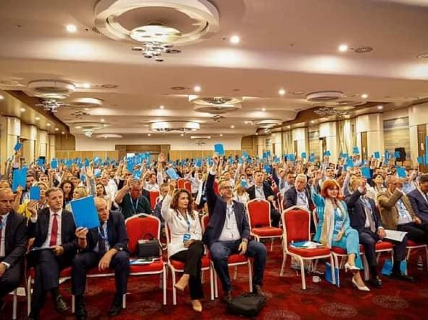 Ndryshime të mëdha në PDK, Vlora Çitaku merr postin e rëndësishëm në parti