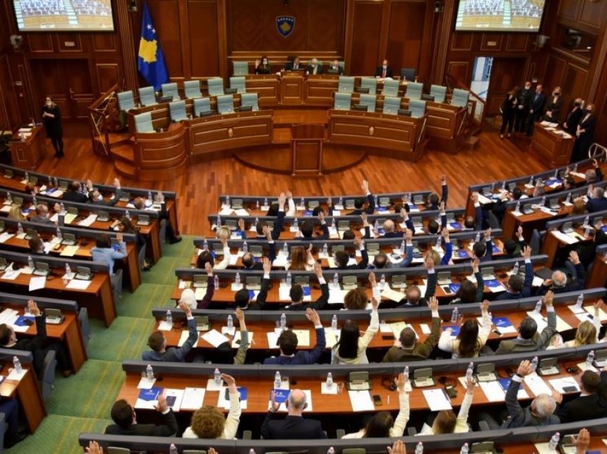 VOA: Parlamenti i Kosovës dështoi të miratojë një rezolutë për zbatimin e Marrëveshjes së Uashingtonit