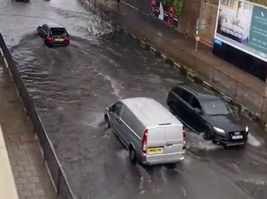 ​Britani, sërish përmbytje nga shirat e rrëmbyeshëm