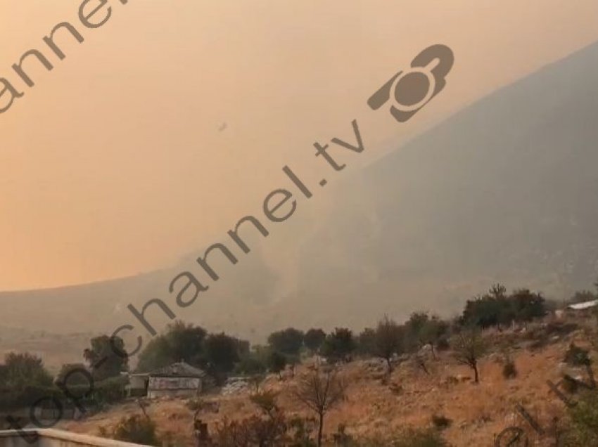 Zjarret në Shqipëri/ Situata mbetet kritike në Dukat, zjarrfikësit, ushtarët dhe banorët e zonës vazhdojnë luftën me flakët