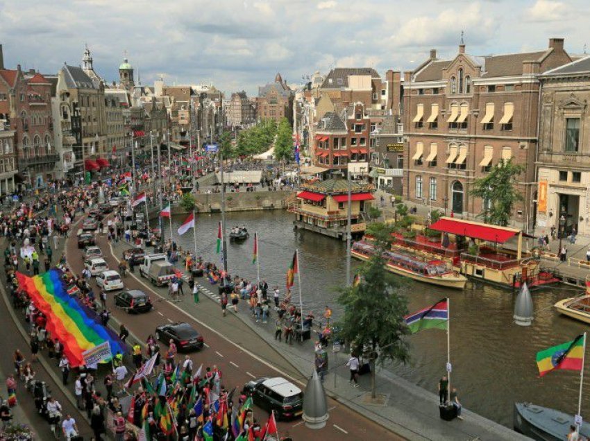Amsterdami feston 25 vjetorin e paradës së parë të LGBT