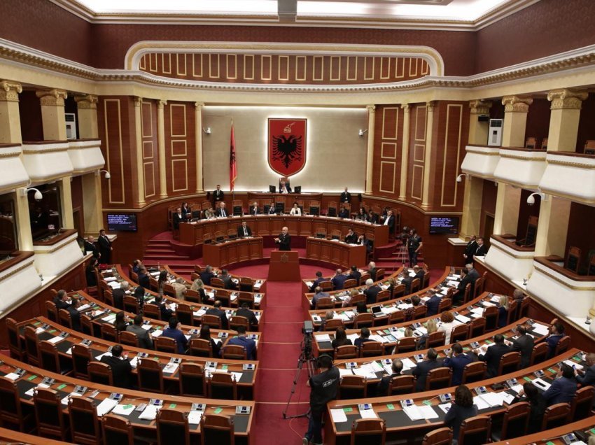 Nëse Bozo refuzon, seanca e parë e Parlamentit mund të shkaktojë debate