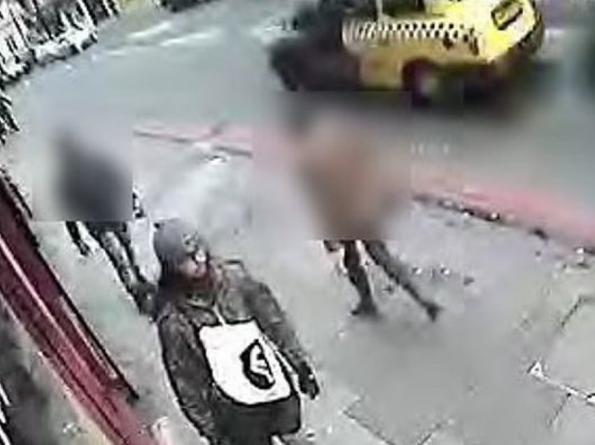 Policia nxjerr videon se si ekzekutuan terroristin që plagosi me thikë 2 kalimtarë