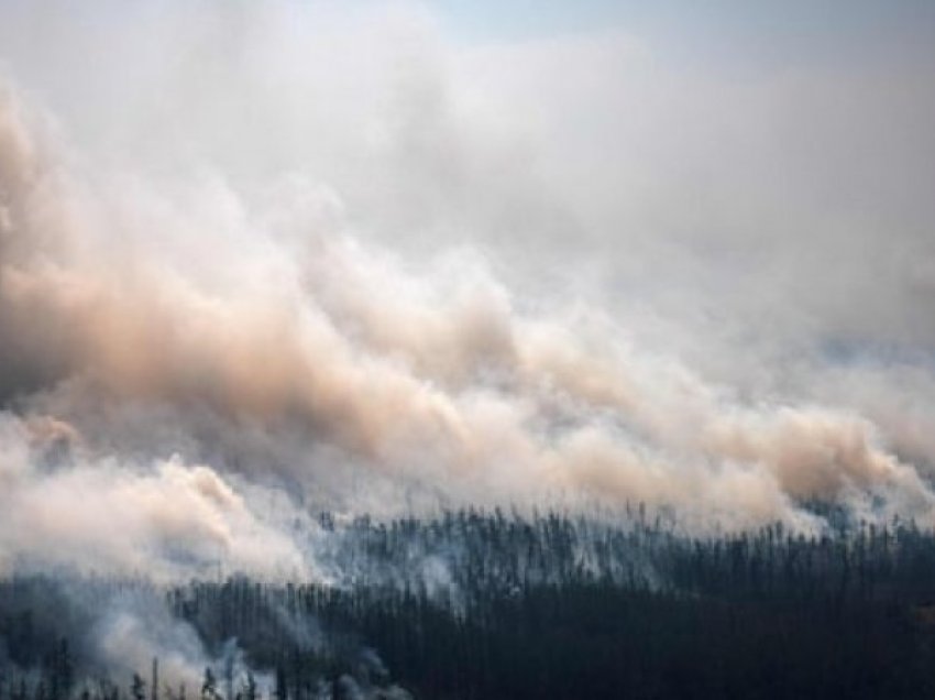 Arrin në polin e Veriut tymi nga zjarret në Siberi