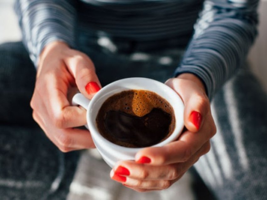 ​Kafe e hidhur, jetë e ëmbël: Pse duhet të pimë kafe pa sheqer