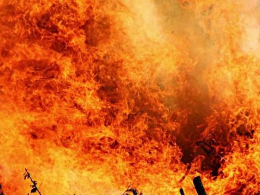 Zjarr mbi një lagje të Beratit, banesat muzeale shpëtojnë