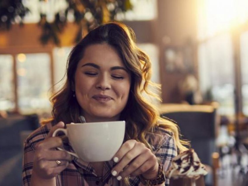 Lajme të mira nga ekspertët: Çfarë ndodh nëse pini më shumë se 2 kafe në ditë