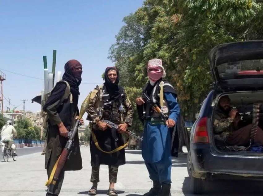 Talibanët marrin kontrollin e 10 kryeqyteteve krahinore në një javë