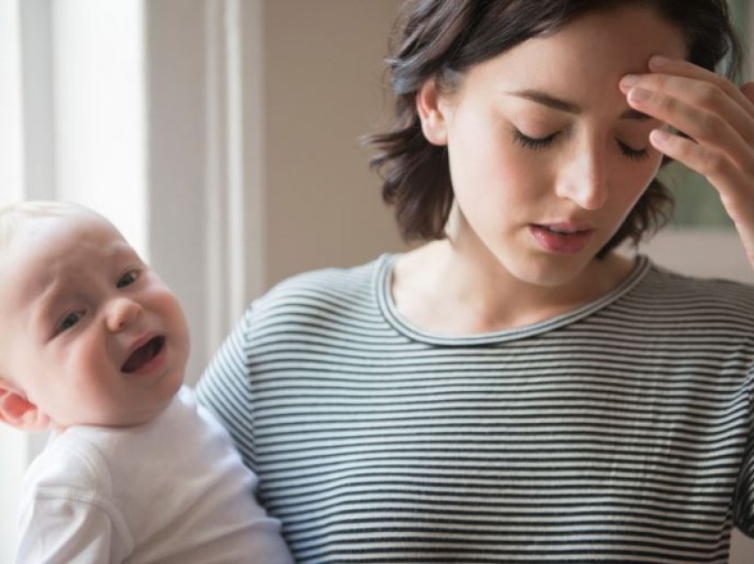 Mungesa e gjumit tek nënat me një fëmijë të porsalindur mund të shkaktojë kancer dhe…