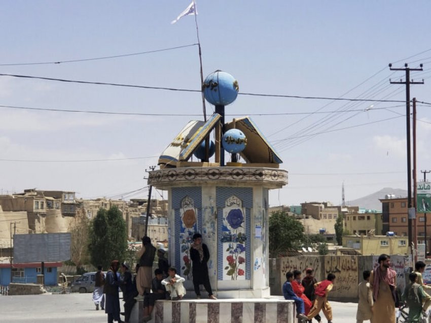 Talibanët marrin Gaznin; një hap më pranë Kabulit
