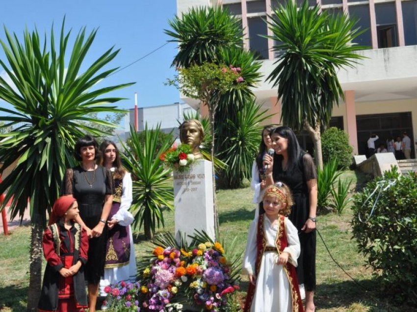 Përurohet busti i aktores Hajrie Rondo në Delvinë