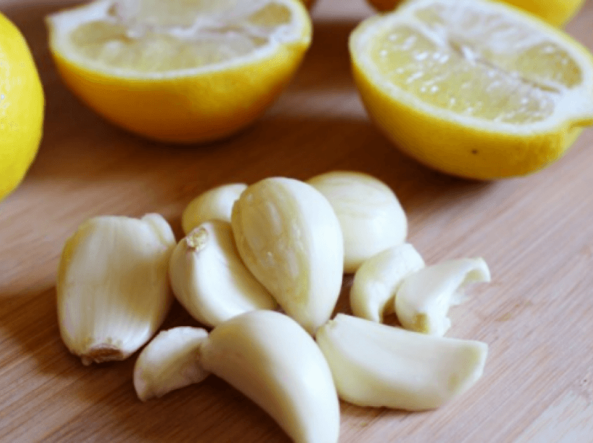 Receta efikase/ Hudhër me limon për të pastruar enët e gjakut në 40 ditë